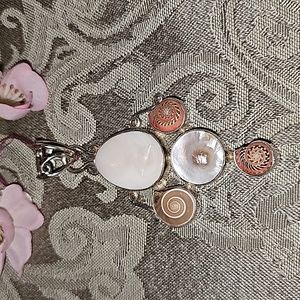 New Sterling Silver Mother of pearl and sea shell 🐚 pendant